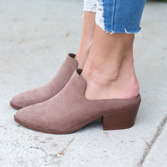 Nightwalker Taupe Pointy Closed Toe Comfort Mule - Picture 2 of 2